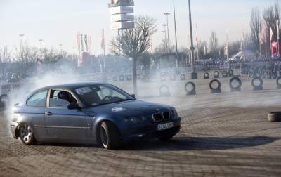 Oni to lubią: opary benzyny, spaliny, i dym spod spalonych gum - zdjęcie 5