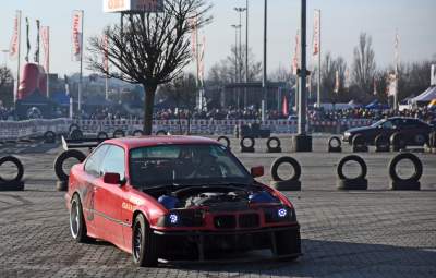 Oni to lubią: opary benzyny, spaliny, i dym spod spalonych gum - zdjęcie 2