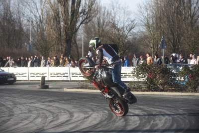 Oni to lubią: opary benzyny, spaliny, i dym spod spalonych gum - zdjęcie 21