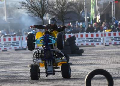 Oni to lubią: opary benzyny, spaliny, i dym spod spalonych gum - zdjęcie 28