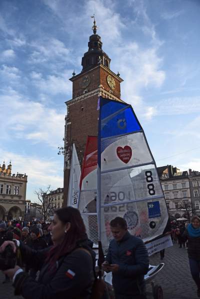 Największa skarbonka WOŚP pochodem przeniesiona na Powiśle - zdjęcie 13