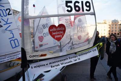 Największa skarbonka WOŚP pochodem przeniesiona na Powiśle - zdjęcie 6