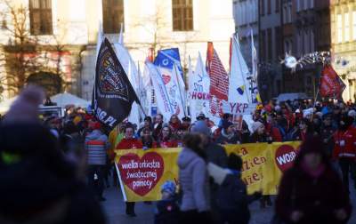 Największa skarbonka WOŚP pochodem przeniesiona na Powiśle - zdjęcie 18