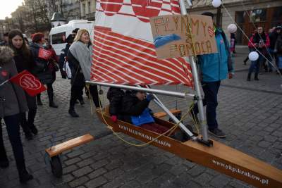 Największa skarbonka WOŚP pochodem przeniesiona na Powiśle - zdjęcie 10