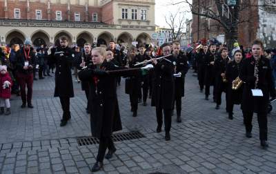 Największa skarbonka WOŚP pochodem przeniesiona na Powiśle - zdjęcie 15