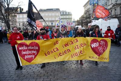 Największa skarbonka WOŚP pochodem przeniesiona na Powiśle - zdjęcie 12