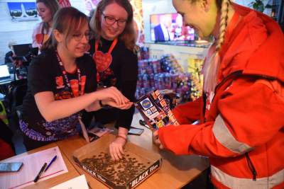 Największa skarbonka WOŚP pochodem przeniesiona na Powiśle - zdjęcie 34