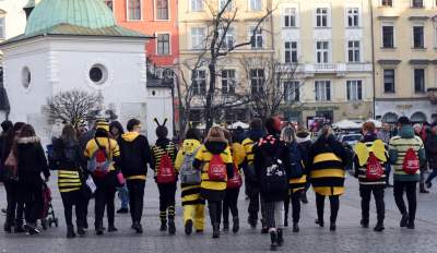 Największa skarbonka WOŚP pochodem przeniesiona na Powiśle - zdjęcie 7