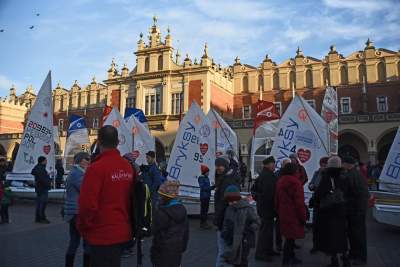Największa skarbonka WOŚP pochodem przeniesiona na Powiśle - zdjęcie 8