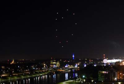 Światełko do nieba i serduszko z dronów pod Wawelem... - zdjęcie 1