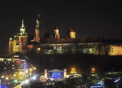 Światełko do nieba i serduszko z dronów pod Wawelem... - zdjęcie 13