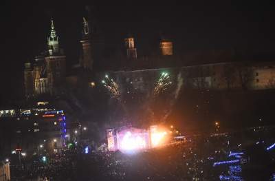 Światełko do nieba i serduszko z dronów pod Wawelem... - zdjęcie 30