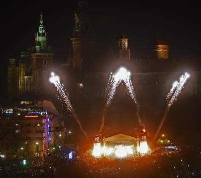 Światełko do nieba i serduszko z dronów pod Wawelem... - zdjęcie 47