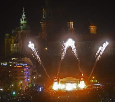 Światełko do nieba i serduszko z dronów pod Wawelem... - zdjęcie 21