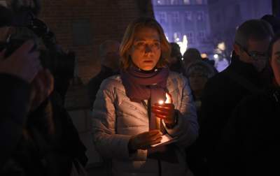 Zapłonęły  znicze na krakowskim Rynku, pamiętamy... - zdjęcie 7