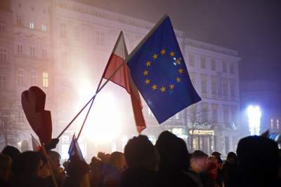 Zapłonęły  znicze na krakowskim Rynku, pamiętamy... - zdjęcie 1