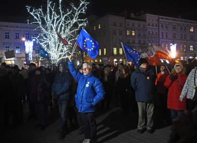 Wieczorny protest przed wieżą Ratuszową - zdjęcie 13