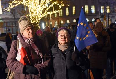 Wieczorny protest przed wieżą Ratuszową - zdjęcie 8