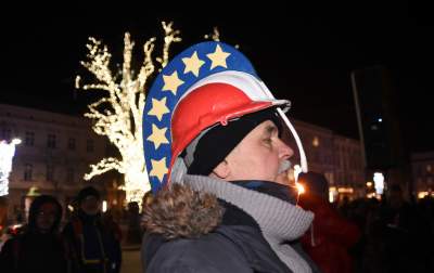 Wieczorny protest przed wieżą Ratuszową - zdjęcie 1