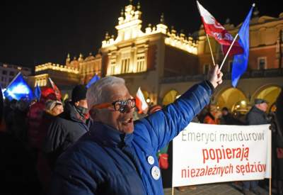 Wieczorny protest przed wieżą Ratuszową - zdjęcie 14