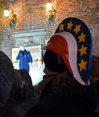 Wieczorny protest przed wieżą Ratuszową - zdjęcie 9