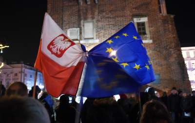 Wieczorny protest przed wieżą Ratuszową - zdjęcie 3