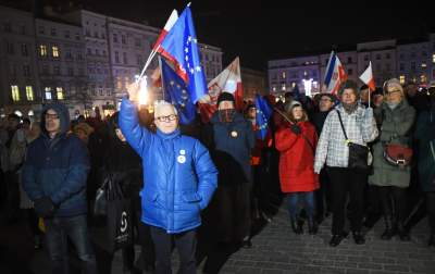 Wieczorny protest przed wieżą Ratuszową - zdjęcie 11