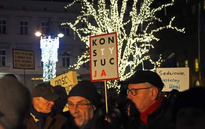Wieczorny protest przed wieżą Ratuszową - zdjęcie 15