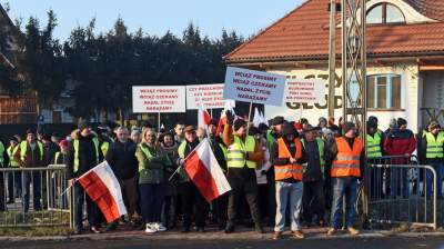 "Żółte kamizelki" blokowały zakopiankę koło Myślenic - zdjęcie 1