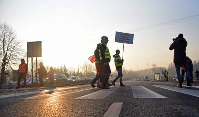 "Żółte kamizelki" blokowały zakopiankę koło Myślenic - zdjęcie 16