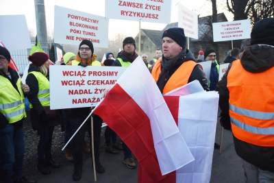 "Żółte kamizelki" blokowały zakopiankę koło Myślenic - zdjęcie 2