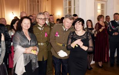 Gościem specjalnym na tym balu był... koń, wznieśli za niego toast - zdjęcie 14