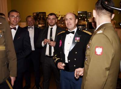 Gościem specjalnym na tym balu był... koń, wznieśli za niego toast - zdjęcie 13