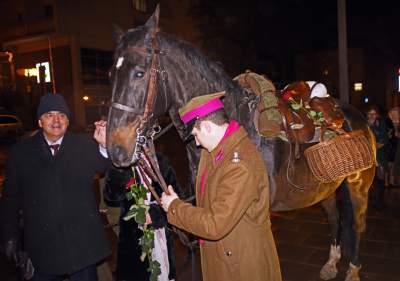 Gościem specjalnym na tym balu był... koń, wznieśli za niego toast - zdjęcie 9