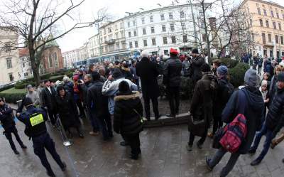 Walentynkowy przedmiot pożądania w Krakowie, rozdali tysiąc - zdjęcie 22