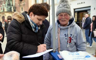 Najazd "łowców autografów": sprawdzona taktyka na krakowiankę i obwarzanka - zdjęcie 3