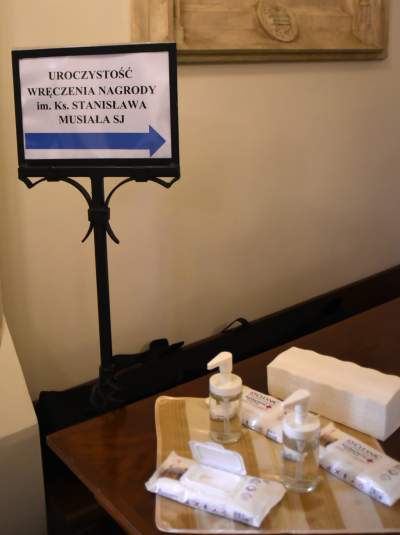 Uroczystości w czasach koronawirusa, wręczenie nagrody im. ks. Musiała - zdjęcie 1