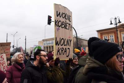 Dzień kobiet w Krakowie pod nadzorem: Manifa i... płacz dzieci - zdjęcie 31