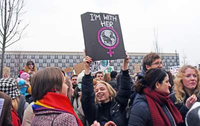Dzień kobiet w Krakowie pod nadzorem: Manifa i... płacz dzieci - zdjęcie 11