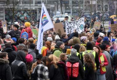Dzień kobiet w Krakowie pod nadzorem: Manifa i... płacz dzieci - zdjęcie 10