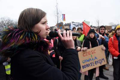 Dzień kobiet w Krakowie pod nadzorem: Manifa i... płacz dzieci - zdjęcie 4