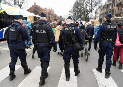 Dzień kobiet w Krakowie pod nadzorem: Manifa i... płacz dzieci - zdjęcie 35