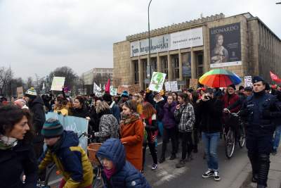Dzień kobiet w Krakowie pod nadzorem: Manifa i... płacz dzieci - zdjęcie 21