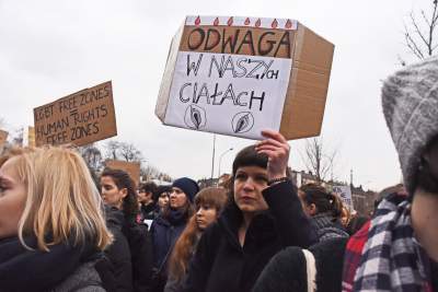 Dzień kobiet w Krakowie pod nadzorem: Manifa i... płacz dzieci - zdjęcie 7