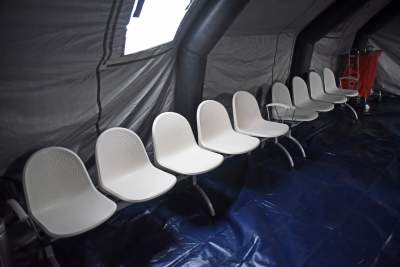 Wstrzymane planowe zabiegi w szpitalu, dodatkowe łóżka w namiocie - zdjęcie 6