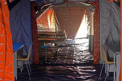 Wstrzymane planowe zabiegi w szpitalu, dodatkowe łóżka w namiocie - zdjęcie 13