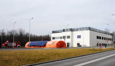 Wstrzymane planowe zabiegi w szpitalu, dodatkowe łóżka w namiocie - zdjęcie 16