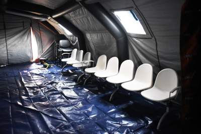 Wstrzymane planowe zabiegi w szpitalu, dodatkowe łóżka w namiocie - zdjęcie 2