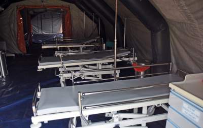 Wstrzymane planowe zabiegi w szpitalu, dodatkowe łóżka w namiocie - zdjęcie 15