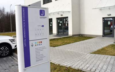 Wstrzymane planowe zabiegi w szpitalu, dodatkowe łóżka w namiocie - zdjęcie 10